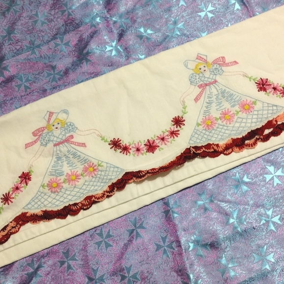 Vintage Embroiderd Pillow Case - Picture 1 of 4